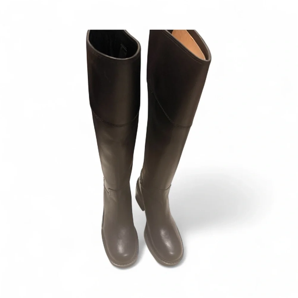 MICHAEL Kors Carlisle knee-high boots in black leather with a chain detail heel